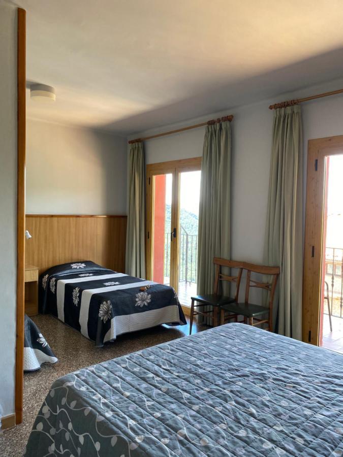 Hostal Alt Llobregat Касталя-да-н'Уг Екстер'єр фото